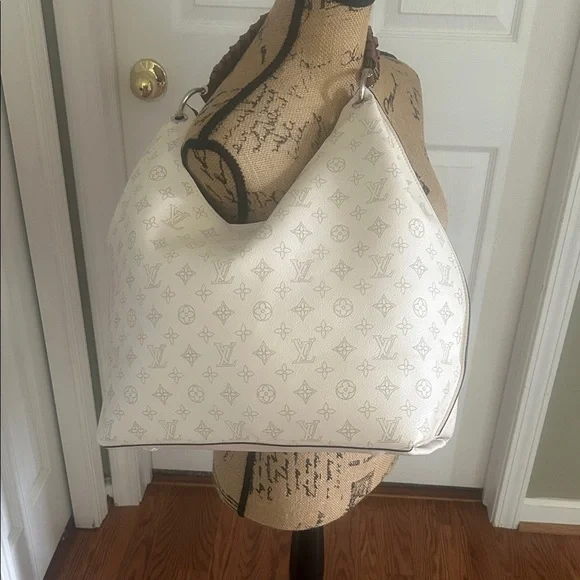 Chic White Monogram Hobo Bag - Picture 1 of 7